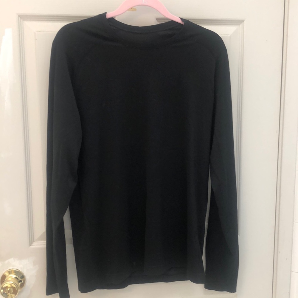 Men’s Lululemon long sleeve black shirt
